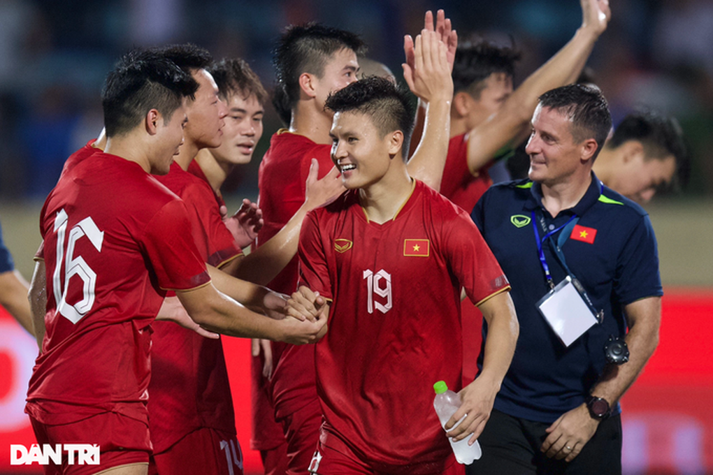 HLV Troussier trả lời báo Anh về giấc mơ World Cup của tuyển Việt Nam - 2 HLV Troussier trả lời báo Anh về giấc mơ World Cup của tuyển Việt Nam - 2
