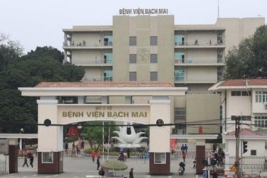 Gần 1.000 người Nghệ An đến Bạch Mai khám chữa bệnh 14 ngày qua