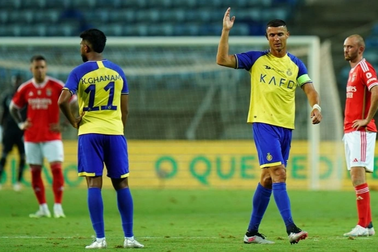 Ronaldo chơi mờ nhạt, Al Nassr lại thua thảm trước Benfica