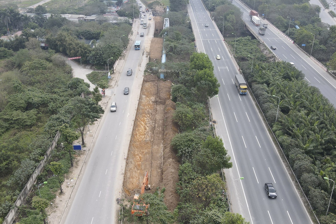 Di dời hàng trăm cây xanh, mở rộng đường gom Đại Lộ Thăng Long - 4 Di dời hàng trăm cây xanh, mở rộng đường gom Đại Lộ Thăng Long - 4