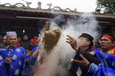 Sôi động trong khói lửa hội thổi cơm thi Thị Cấm