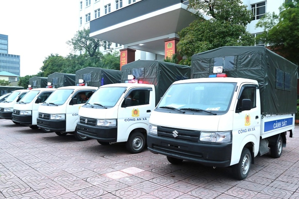 Công an Nghệ An bàn giao ô tô tải cho công an xã, phường, thị trấn - 2 Công an Nghệ An bàn giao ô tô tải cho công an xã, phường, thị trấn - 2