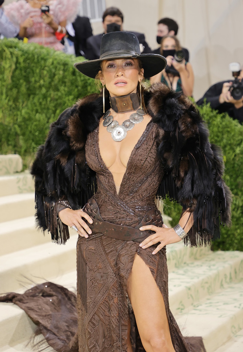 Choáng ngợp với loạt trang phục ấn tượng của mỹ nhân dự MET gala 2021 - 9 Choáng ngợp với loạt trang phục ấn tượng của mỹ nhân dự MET gala 2021 - 9