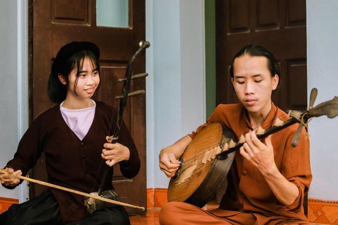 Chàng trai 10X đam mê hát Xẩm trên quê hương nghệ nhân Hà Thị Cầu - 4 Chàng trai 10X đam mê hát Xẩm trên quê hương nghệ nhân Hà Thị Cầu - 4