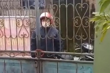 Trưởng thôn khóa trái cổng nhà F0 nhưng không để lại chìa khóa?