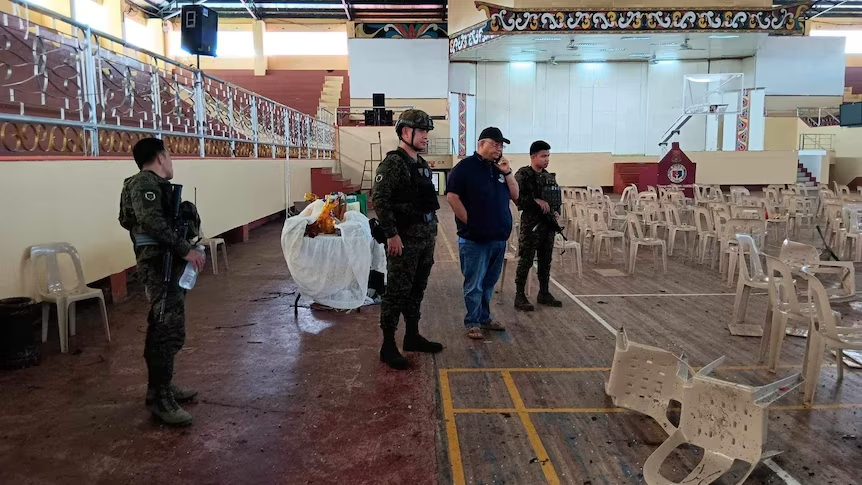 L'armée philippine en état d'alerte maximale après un attentat terroriste - 1 Quân đội Philippines cảnh giác cao độ sau vụ đánh bom khủng bố - 1