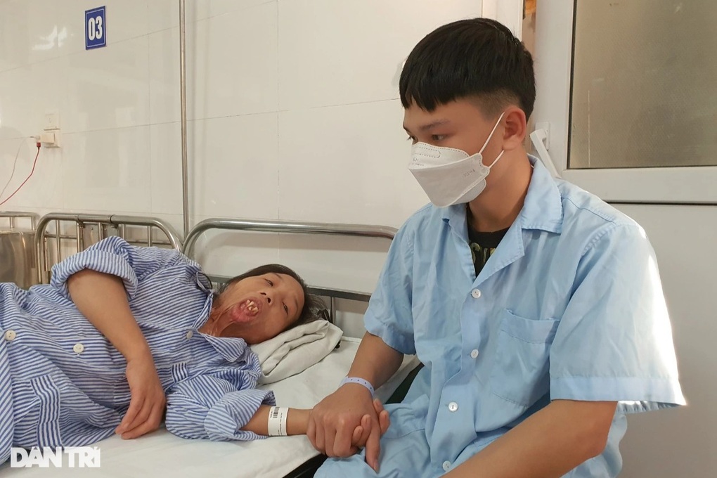 Người đàn bà 33 năm không được mang khuôn mặt con người cầu xin phép màu - 3 Người đàn bà 33 năm không được mang khuôn mặt con người cầu xin phép màu - 3