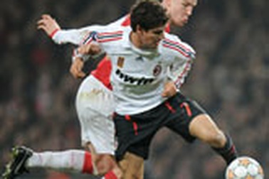 Kalac và khung gỗ cứu Milan tại Emirates