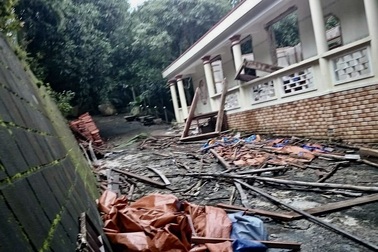 Cơ bản tháo dỡ xong biệt phủ trái phép của “đại gia vàng”