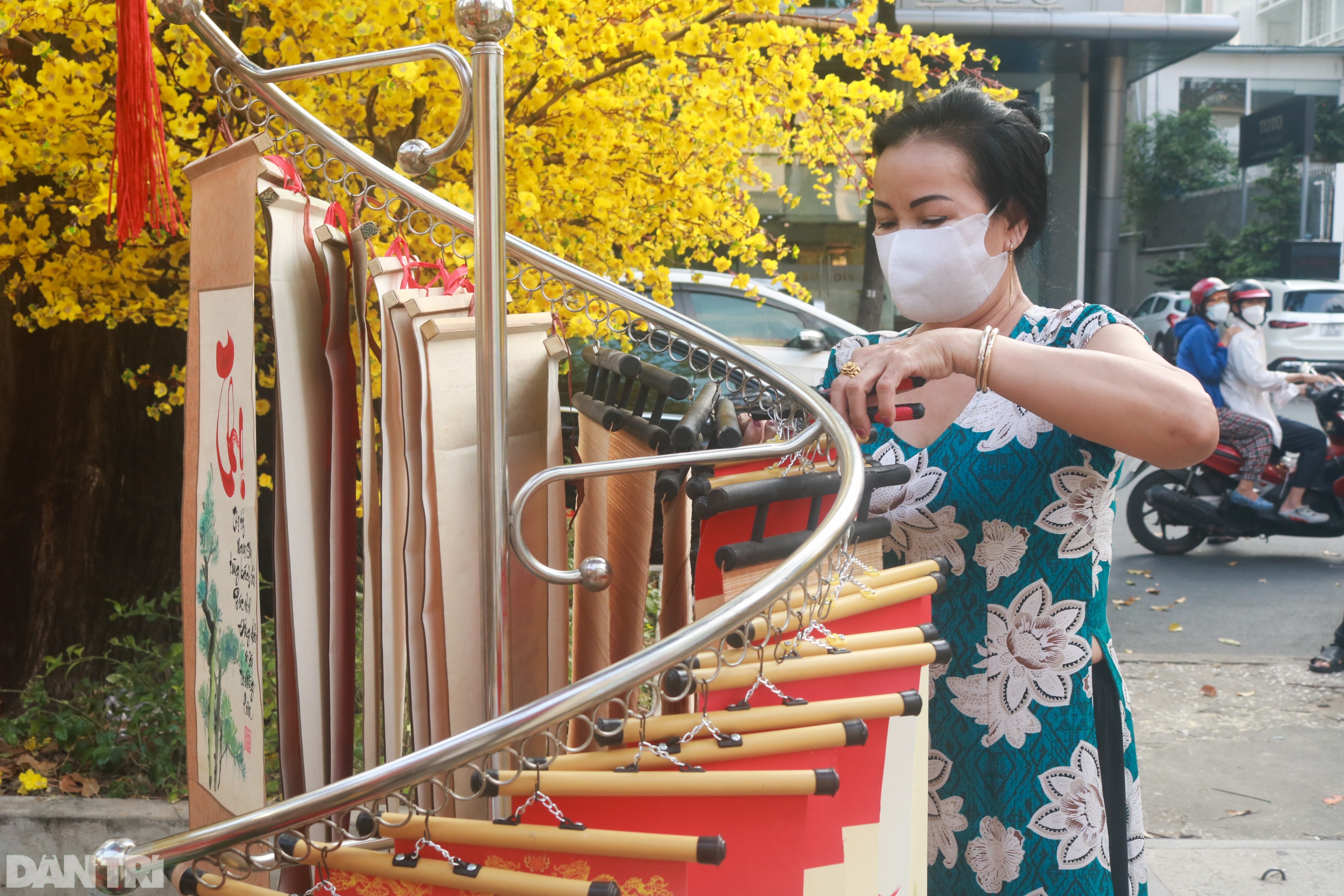 Phố ông đồ lớn nhất TPHCM trước giờ khai mạc - 8 Phố ông đồ lớn nhất TPHCM trước giờ khai mạc - 8