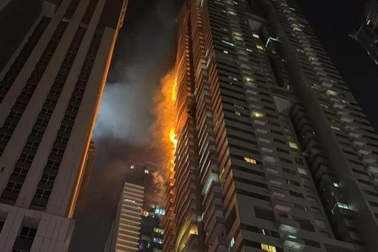 Cháy chung cư 67 tầng ở Dubai