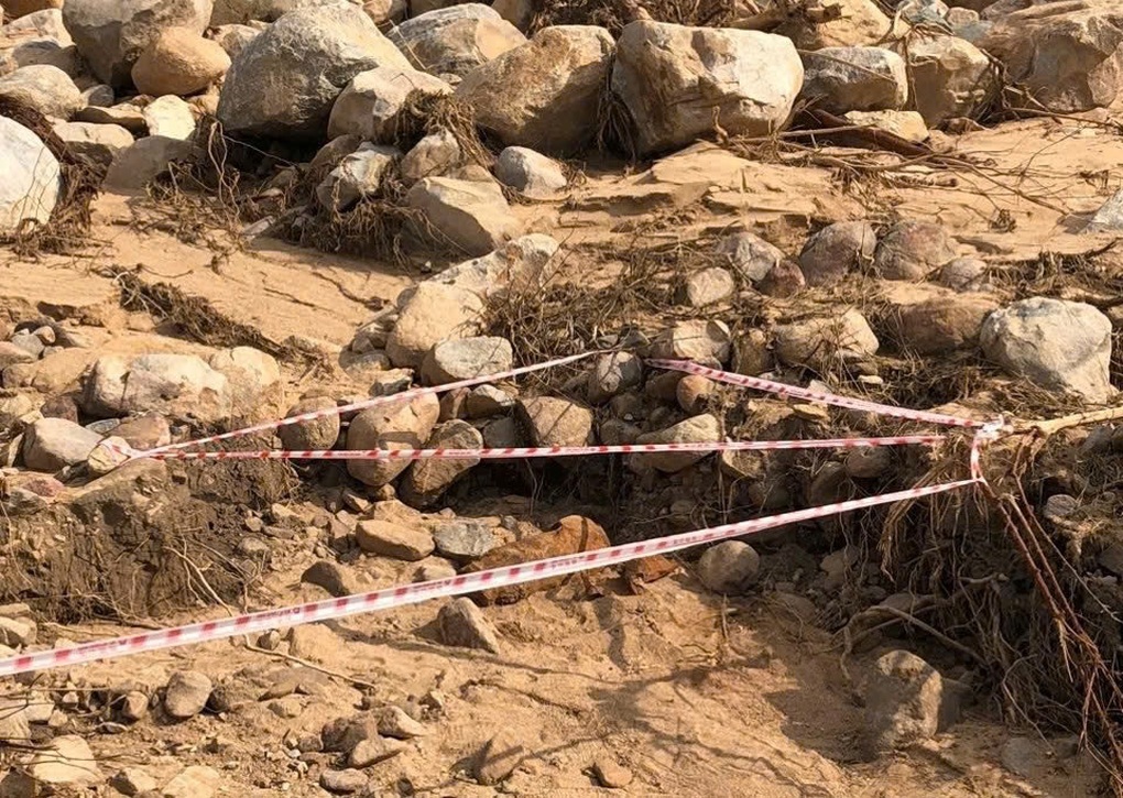 Phát hiện vật thể nghi là bom gần hiện trường vỡ hồ chứa nước ở Lâm Đồng - 1 Phát hiện vật thể nghi là bom gần hiện trường vỡ hồ chứa nước ở Lâm Đồng - 1