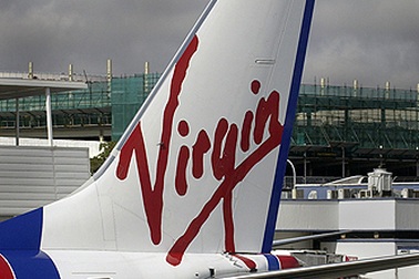 Máy bay Australia rụng bánh trên đường băng