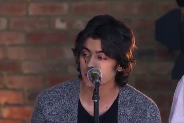 One Direction hát live cuốn hút