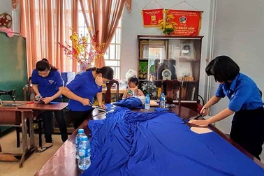 Cần Thơ: Đoàn viên, thanh niên may hơn 5.000 khẩu trang vải chống Covid-19