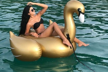 Nhan sắc bốc lửa của tân Hoa hậu Hoàn vũ Venezuela