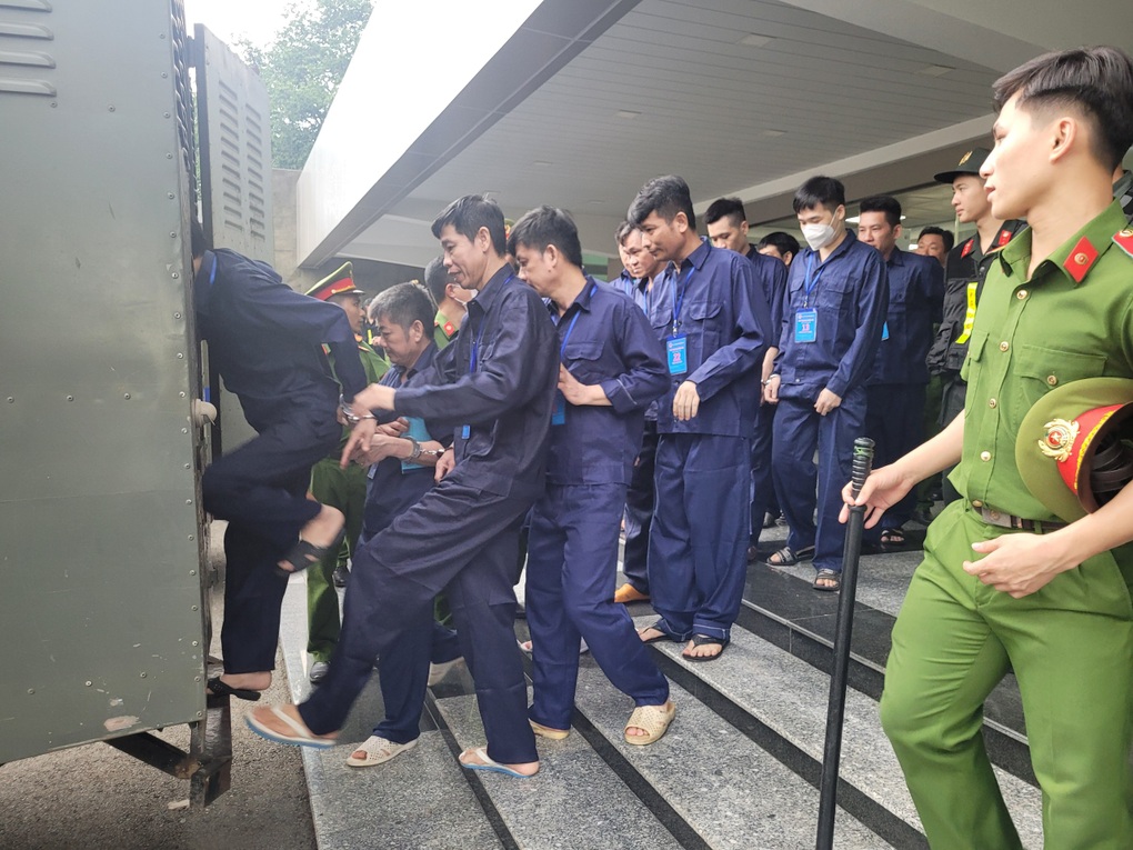 Công an Đồng Nai mở rộng điều tra vụ án buôn lậu xăng từ Singapore - 2 Công an Đồng Nai mở rộng điều tra vụ án buôn lậu xăng từ Singapore - 2