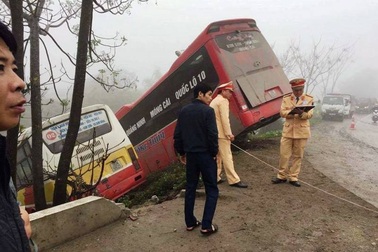 Bà chủ xe khách gặp nạn bị xe buýt tông tử vong