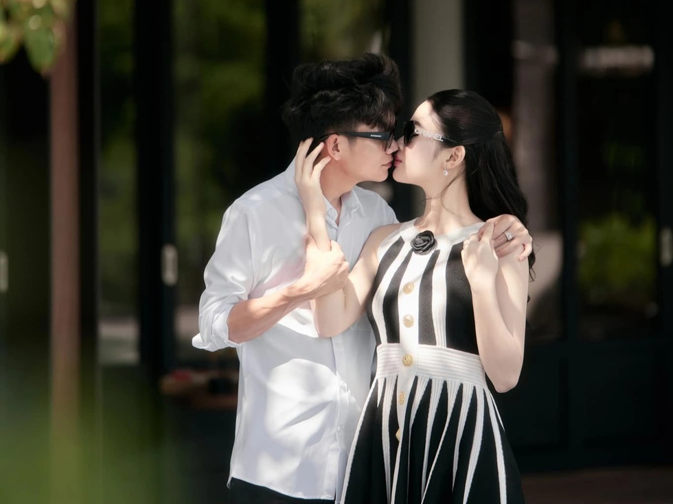Siêu đám cưới gần 10 tỷ ở Bình Phước, cặp đôi nên duyên từ những đơn hàng - 3 Siêu đám cưới gần 10 tỷ ở Bình Phước, cặp đôi nên duyên từ những đơn hàng - 3