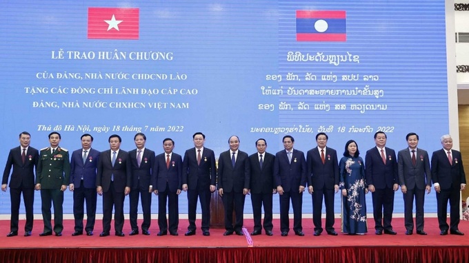 Chủ tịch nước Nguyễn Xuân Phúc, Thủ tướng Chính phủ Phạm Minh Chính, Chủ tịch Quốc hội Vương Đình Huệ, đồng chí Bounthong Chitmany, Ủy viên Bộ Chính trị, Thường trực Ban Bí thư, Phó Chủ tịch nước Lào cùng các đồng chí lãnh đạo Đảng, Nhà nước Việt Nam và Lào tại buổi lễ.