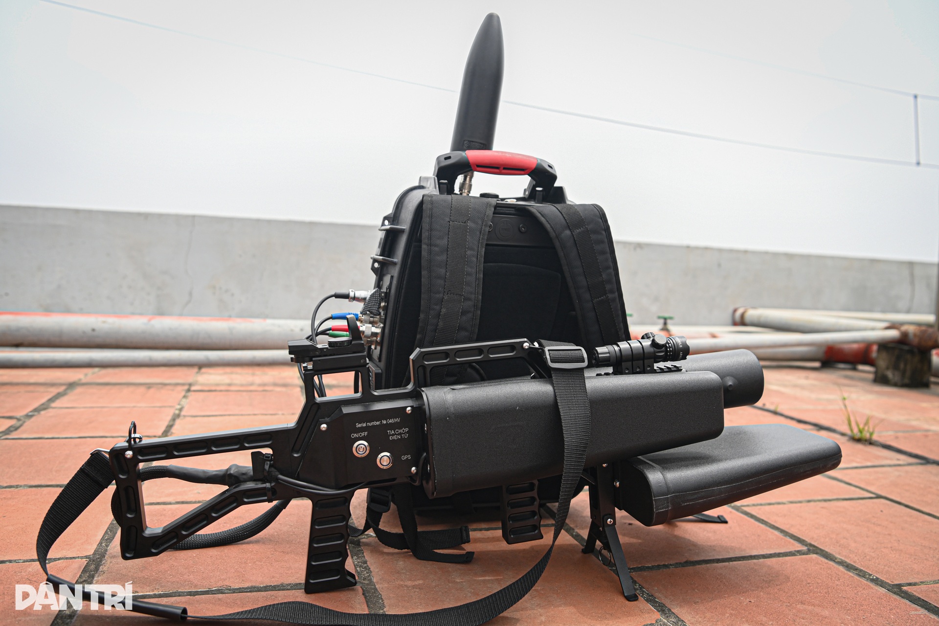 Tận mắt chứng kiến sức mạnh súng áp chế flycam do Việt Nam sản xuất - 9 Tận mắt chứng kiến sức mạnh súng áp chế flycam do Việt Nam sản xuất - 9