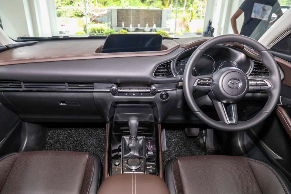 Diện kiến Mazda CX-30, mẫu crossover “nhỡ nhàng” - 12 Diện kiến Mazda CX-30, mẫu crossover “nhỡ nhàng” - 12