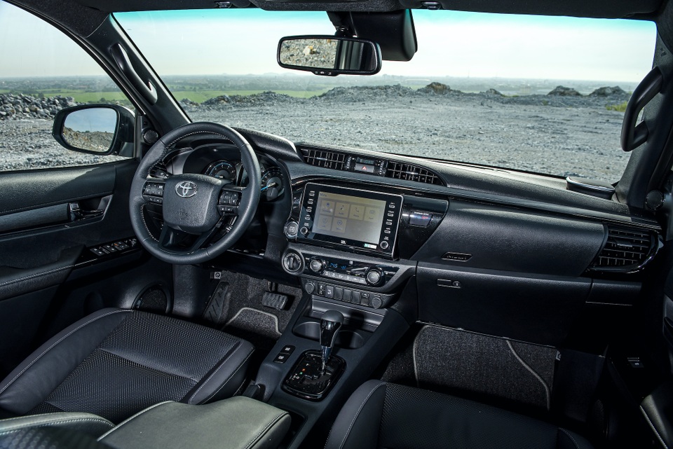 Toyota Hilux 2020 giá từ 628 triệu, thêm công nghệ để cạnh tranh Ranger - 2 Toyota Hilux 2020 giá từ 628 triệu, thêm công nghệ để cạnh tranh Ranger - 2