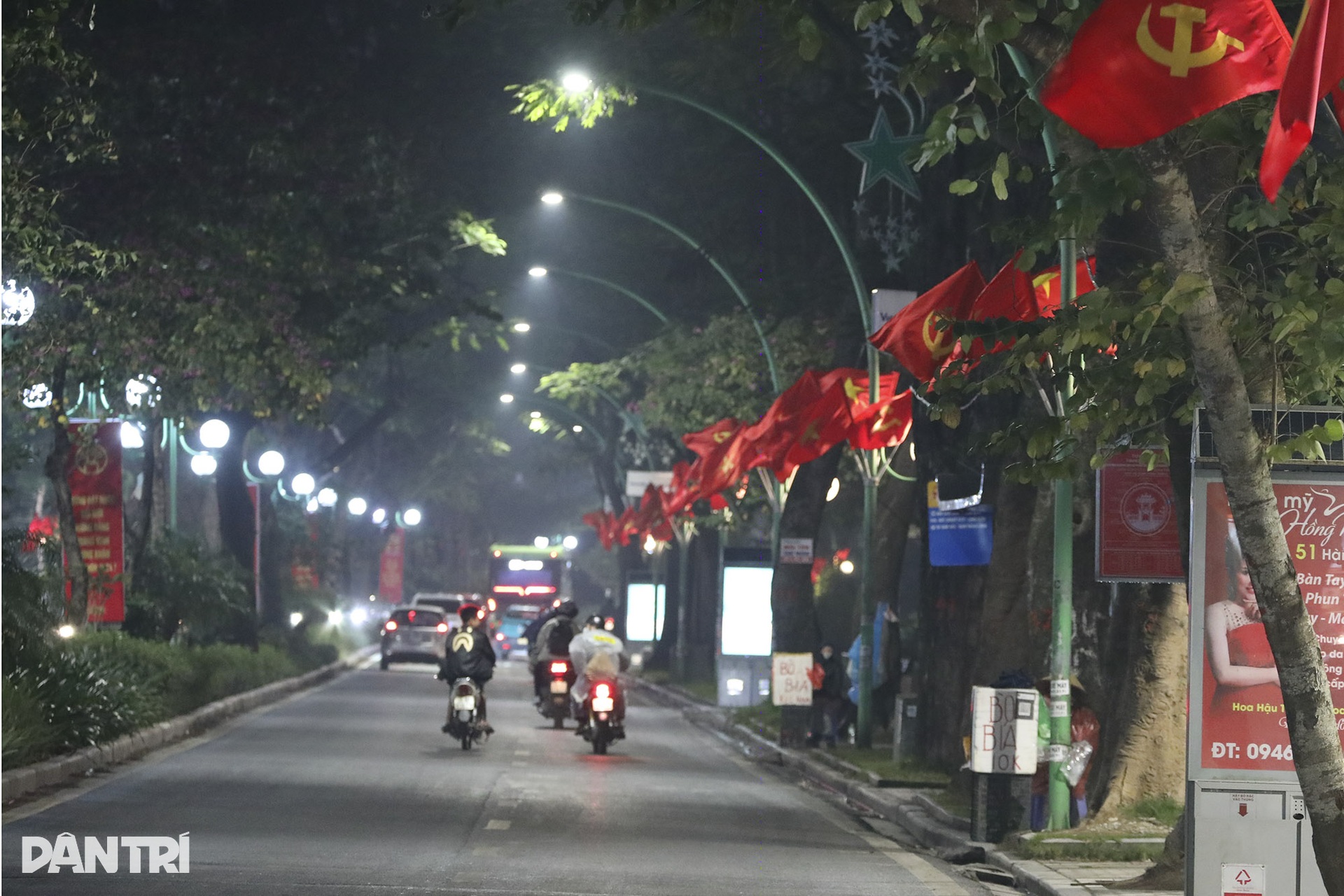 Người dân Hà Nội đương đầu với thời tiết rét đậm kèm mưa liên tục - 4 Người dân Hà Nội đương đầu với thời tiết rét đậm kèm mưa liên tục - 4