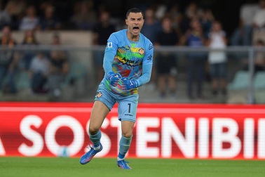 Vượt qua De Gea, thủ môn Indonesia lập thành tích ấn tượng tại Serie A