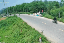 Hai xe máy đối đầu khi vào cua, 2 người bị thương