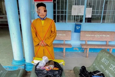 Công an phát hiện người giả dạng tu sĩ đi bán nhang