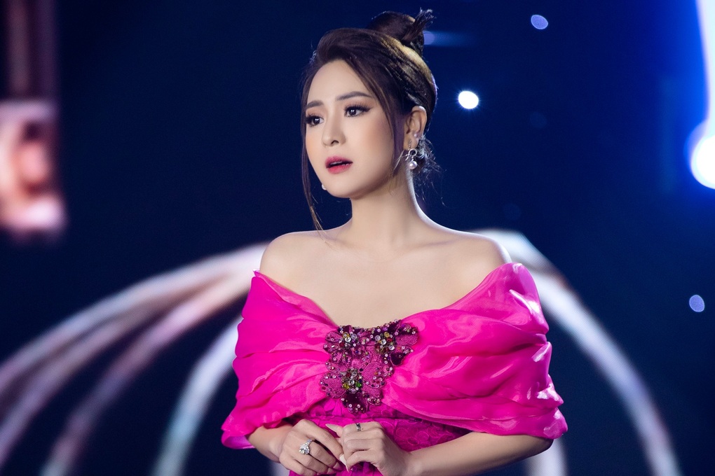 Hoài Linh động viên, giúp con gái nuôi vực dậy trước nguy cơ mất giọng - 1 Hoài Linh động viên, giúp con gái nuôi vực dậy trước nguy cơ mất giọng - 1