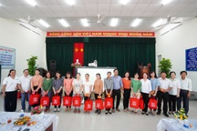 Báo Dân trí mang “Xuân Yêu Thương” đến với học sinh có hoàn cảnh khó khăn