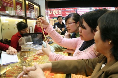 Giá vàng và USD đồng loạt tăng phiên đầu tuần