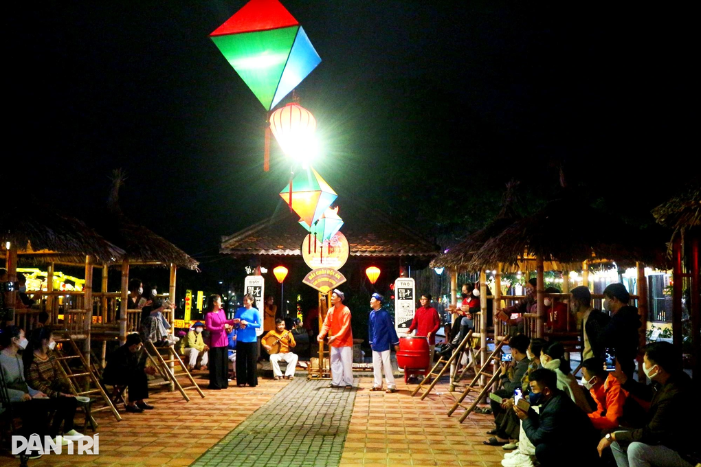 Những người lưu giữ Di sản văn hóa phi vật thể bài chòi tại Hội An - 1 Những người lưu giữ Di sản văn hóa phi vật thể bài chòi tại Hội An - 1