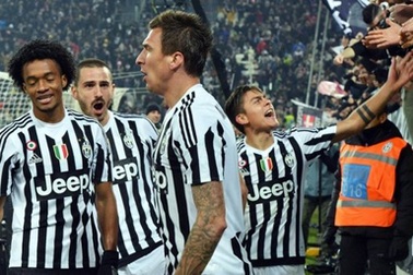 Tân binh rực sáng, Juventus quật ngã kẻ thách thức Fiorentina