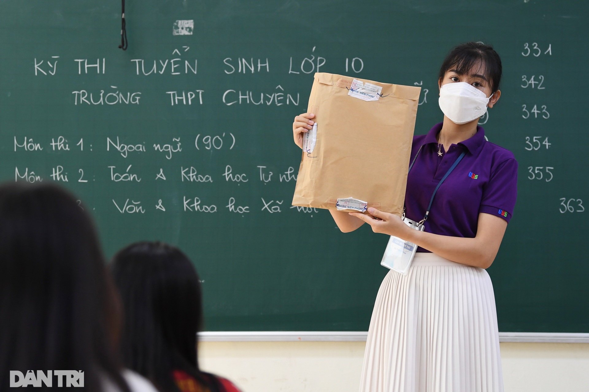 Thí sinh một mình một phòng ở kỳ thi căng thẳng vào lớp 10 trường chuyên HN - 16 Thí sinh một mình một phòng ở kỳ thi căng thẳng vào lớp 10 trường chuyên HN - 16
