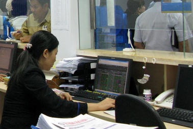 230 mã tăng, VN-Index vượt 403 điểm