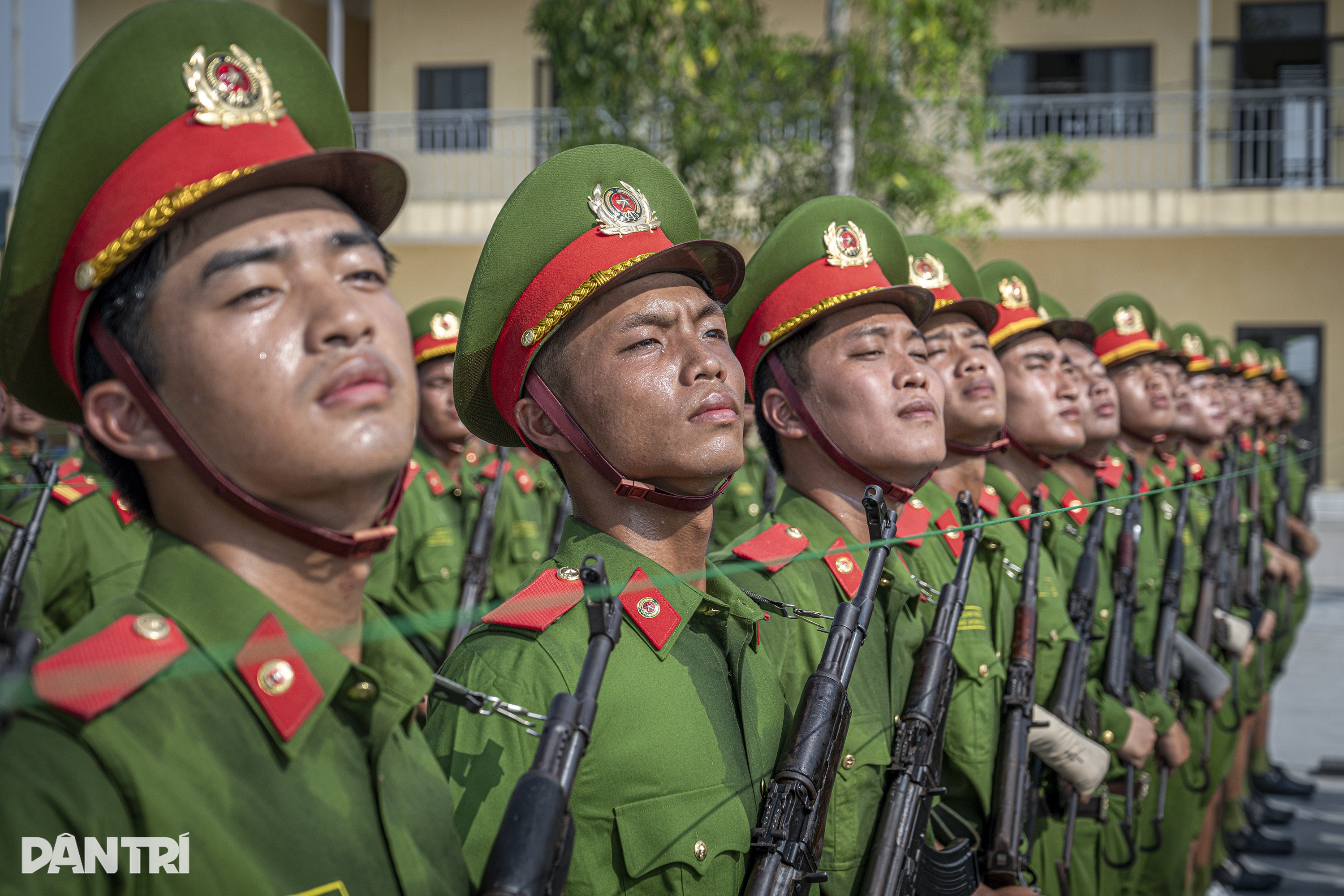 Cặp sinh đôi tự hào cùng tập luyện diễu binh kỷ niệm 80 năm Quốc khánh - 12