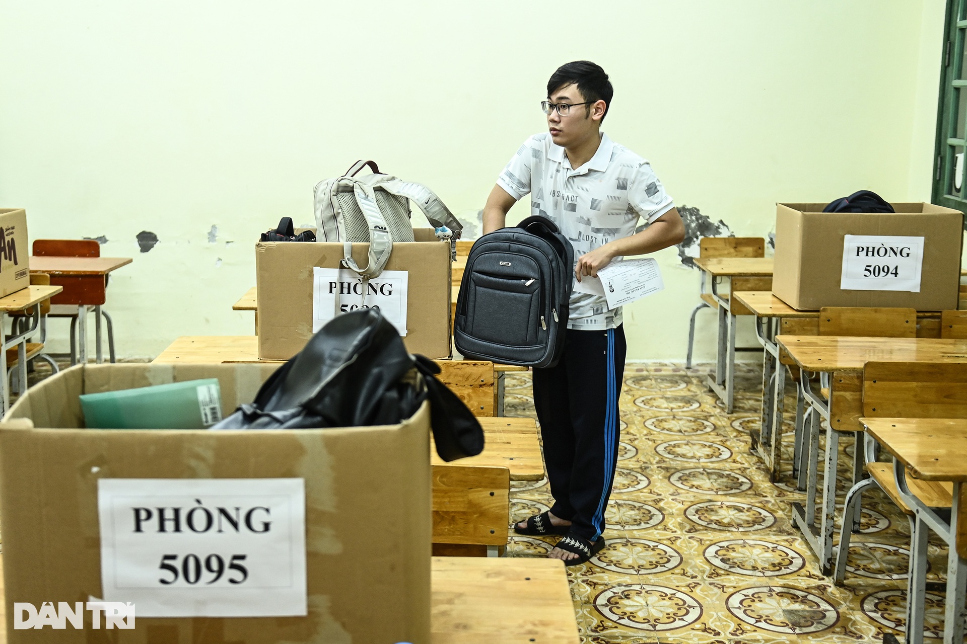 Thi tốt nghiệp THPT 2025: Thí sinh tự do hồi hộp trước chuyến đò cuối - 9