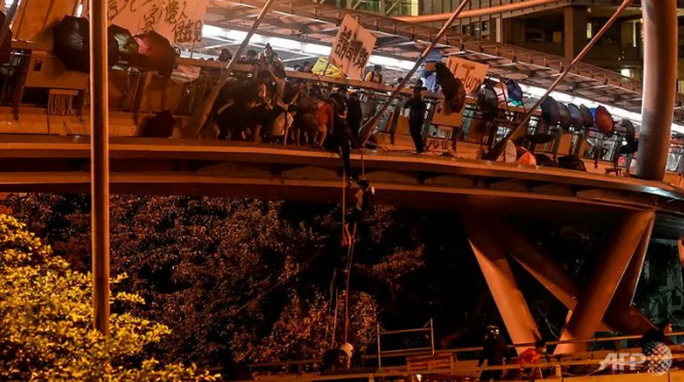 Lãnh đạo Hong Kong kêu gọi người biểu tình đầu hàng - 2 Lãnh đạo Hong Kong kêu gọi người biểu tình đầu hàng - 2