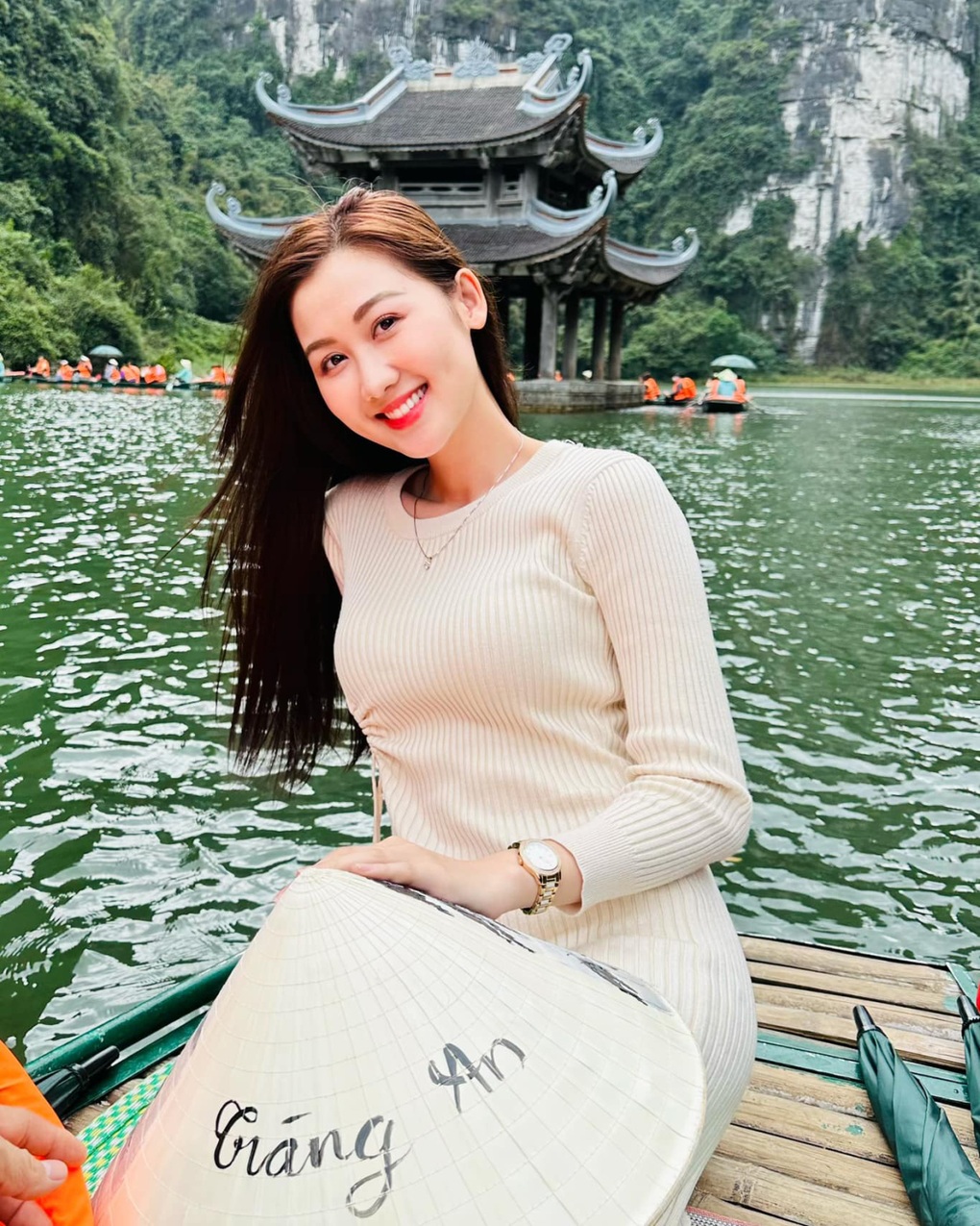 Nhan sắc đời thường của tân hoa hậu gây tranh cãi Quế Anh - 3 Nhan sắc đời thường của tân hoa hậu gây tranh cãi Quế Anh - 3