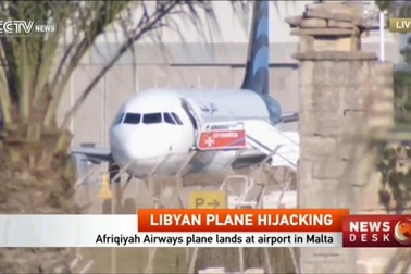 Máy bay chở 118 người bị không tặc khống chế ở Malta