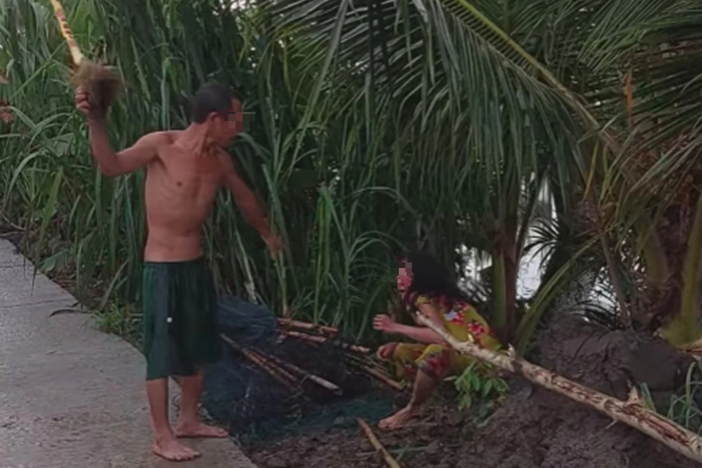 Người đàn ông đánh vợ bê bết máu bị tạm giữ khẩn cấp - 2