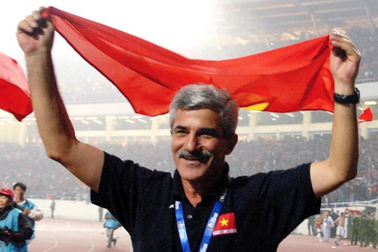 HLV Calisto chúc mừng U22 Việt Nam vô địch SEA Games 30