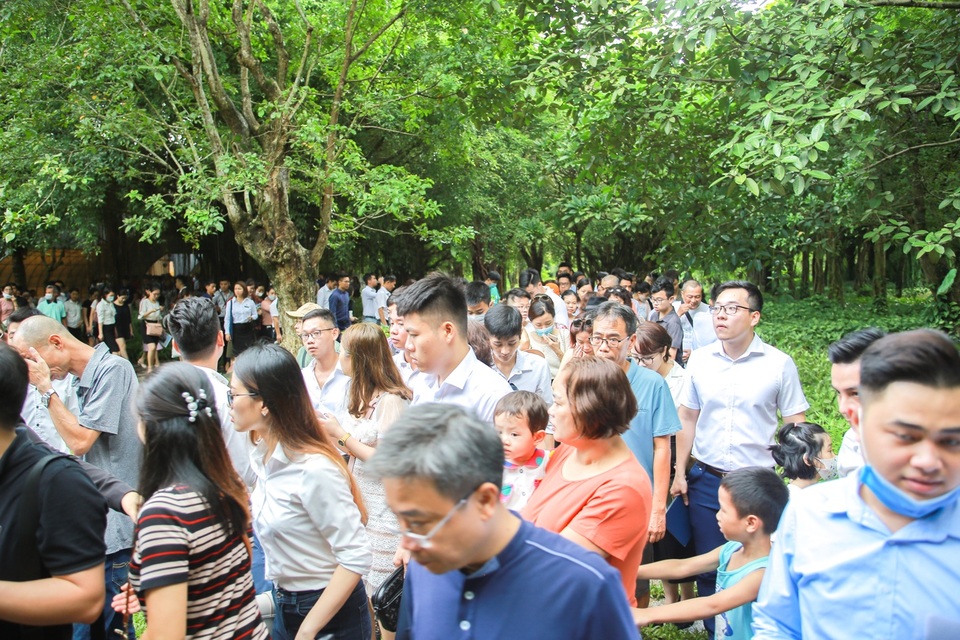Khách xếp hàng dài để xem nhà mẫu và mua nhà tại Ecopark - 9 Khách xếp hàng dài để xem nhà mẫu và mua nhà tại Ecopark - 9