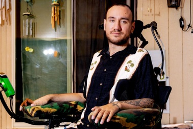 18 tháng sống cùng chip não của người đàn ông liệt tứ chi