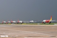 7 chuyến bay chậm cất cánh ở Tân Sơn Nhất vì mưa lớn