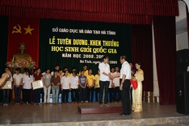 Khen thưởng 98 học sinh đạt giải Quốc gia 