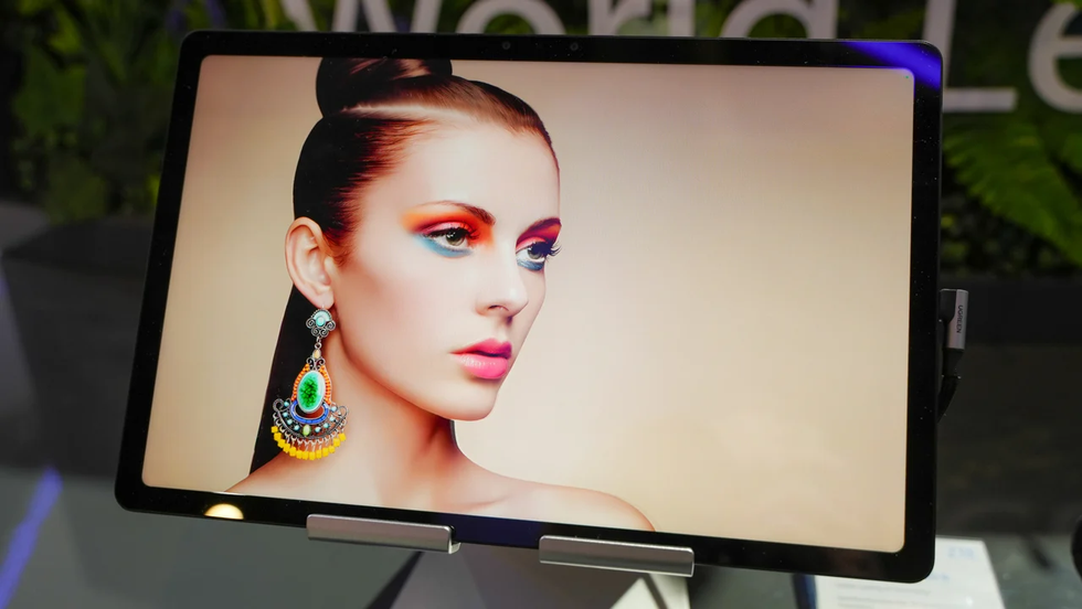 Chiếc máy tính bảng của ZTE có khả năng hiển thị nội dung 3D mà người xem không cần kính (Ảnh: PCMag). Chiếc máy tính bảng của ZTE có khả năng hiển thị nội dung 3D mà người xem không cần kính (Ảnh: PCMag).